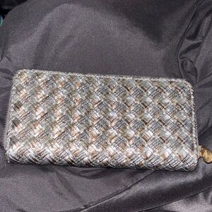 Preowned Elegant Woven Clutch in Silver and Gold